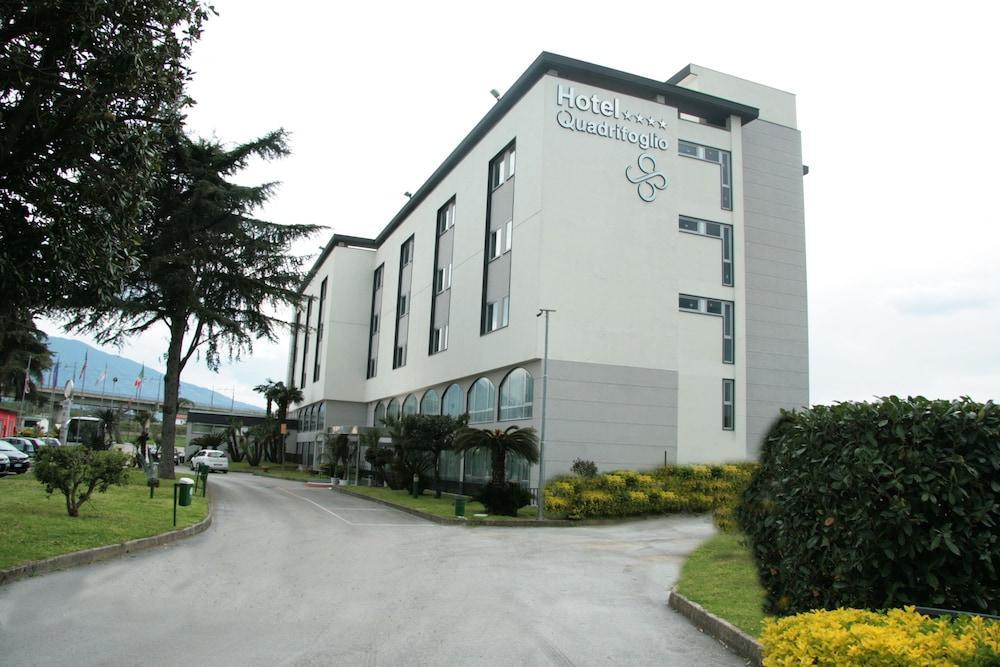 Hotel Quadrifoglio Castello di Cisterna Exterior photo